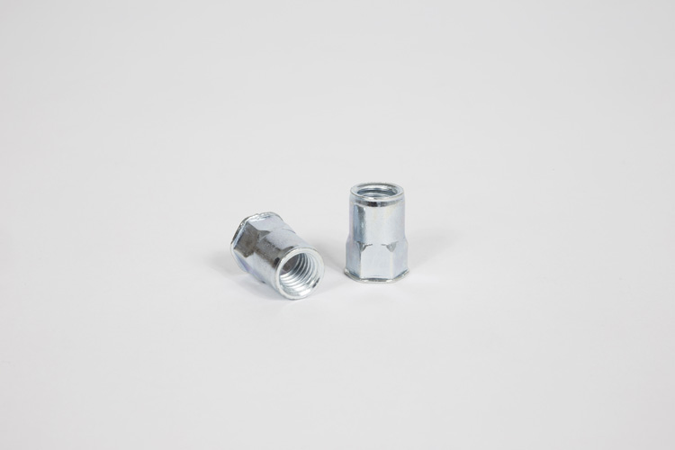 Partially hexagonal reduced head threaded inserts made of galvanized steel